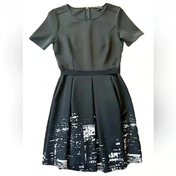 Elie Tahari Dress City Scape Buildings New York Black White Size 4 Fit & Flare - Picture 1 of 11